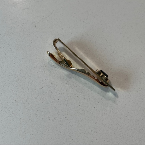 Vintage Gold Plated Tie Clip with Onyx Intaglio - Picture 5 of 10